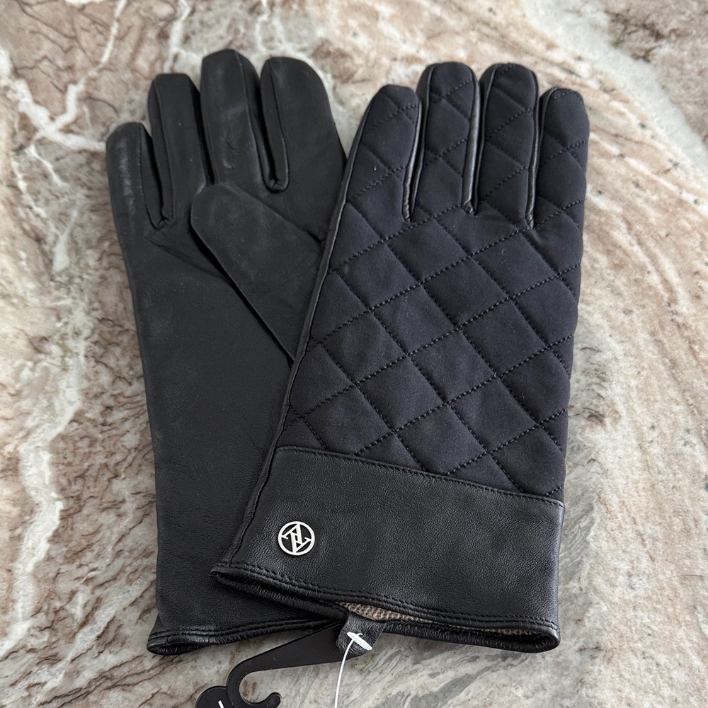 Adrienne Vittadini Black Quilted Gloves